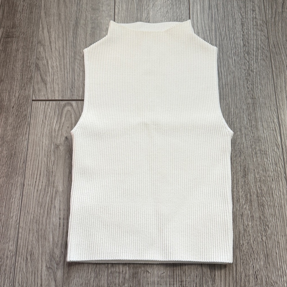 Rubbed thick white tank